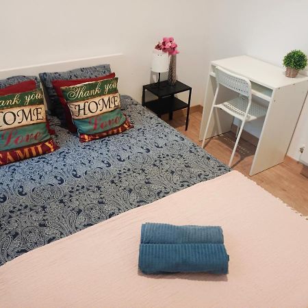 Private Rooms In Born Barcelona Exterior foto